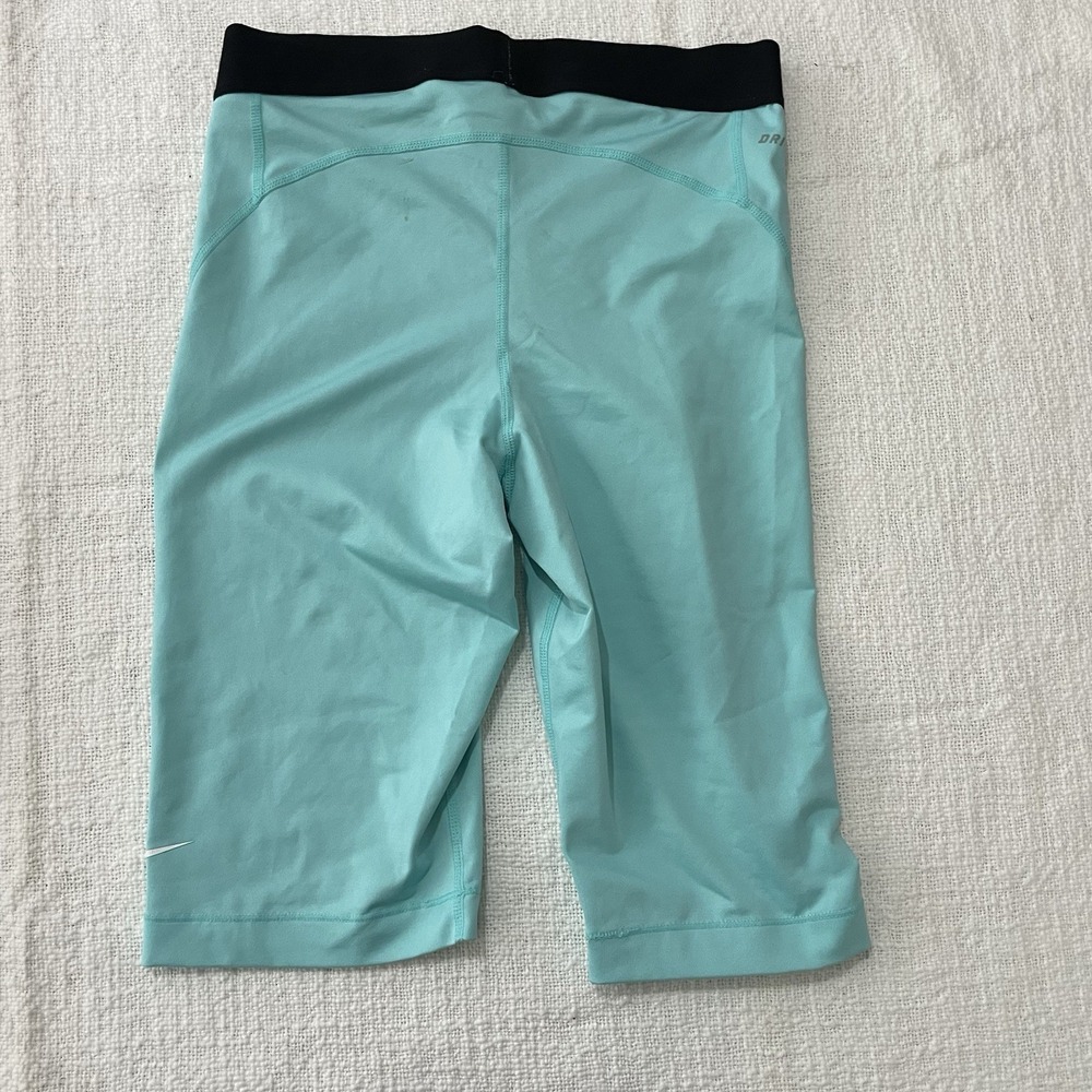 Nike Pro Tight Fit Green Glow Women's Medium 7" Inseam Crossfit Gym Shorts - Picture 2 of 6
